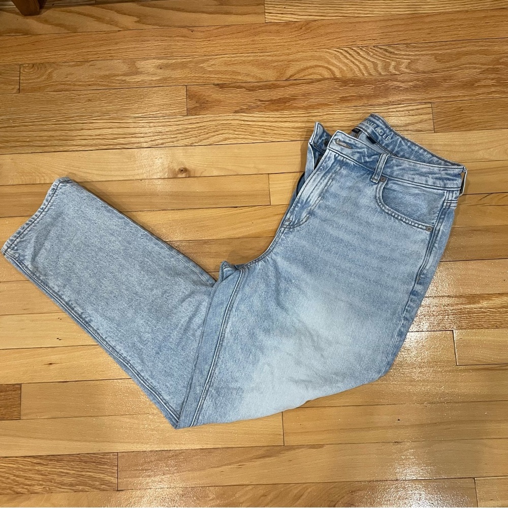 American Eagle Outfitters Light Strigid Mom Jeans
